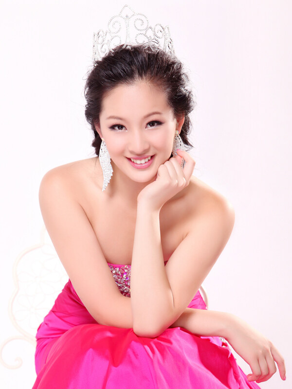 崔安娜美国华裔小姐冠军获奖照图片