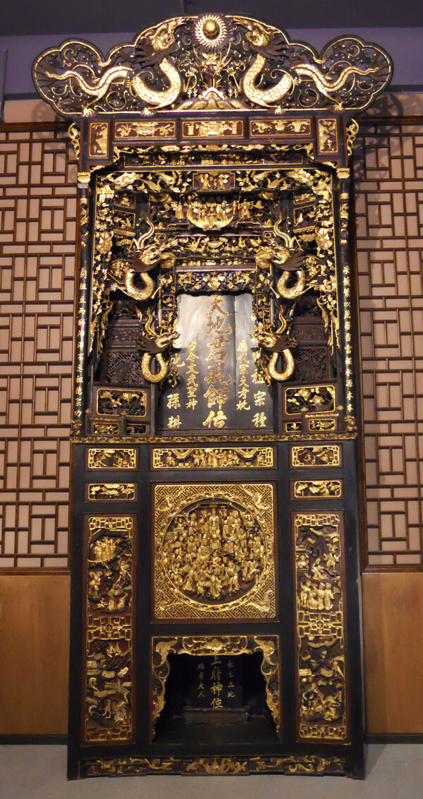 清代鎏金雕花佛龛图片