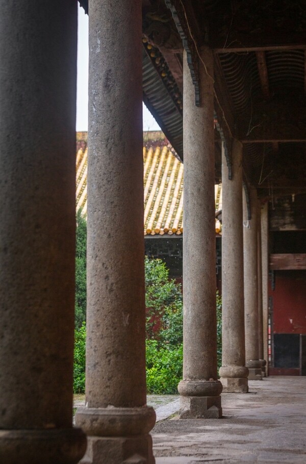 石柱走廊复古建筑背景海报素材图片