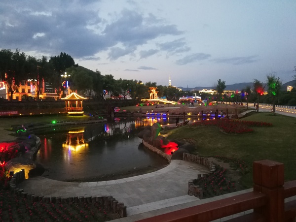 边境朝鲜族小镇夜景