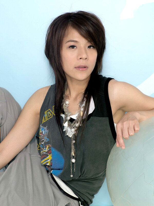 亚洲美女中国台湾歌手江美琪图片
