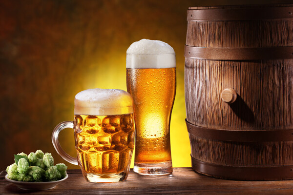 啤酒花与啤酒图片