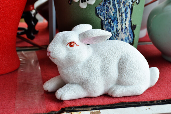 景德镇陶瓷白兔图片
