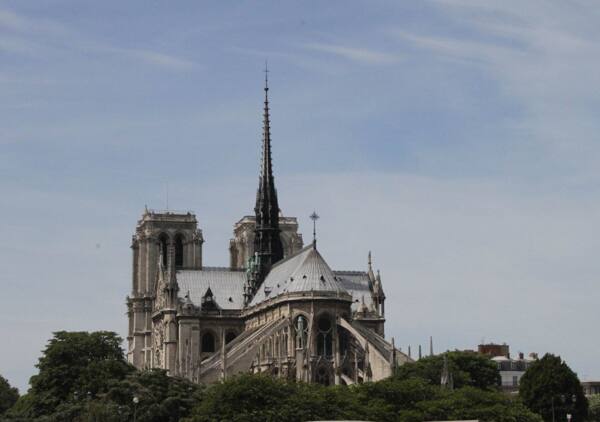 美丽的巴黎圣母院
