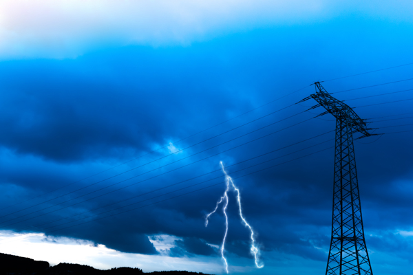 電線搭閃電圖片