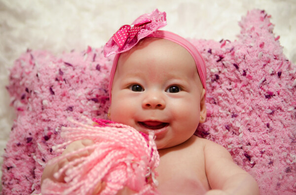粉色可爱婴儿图片