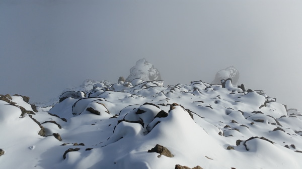 高清瑞士圣莫里茨雪山图片