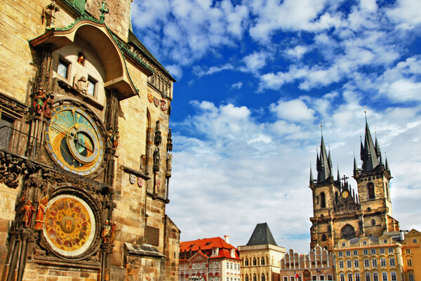 蓝天白云与布拉格城堡图片