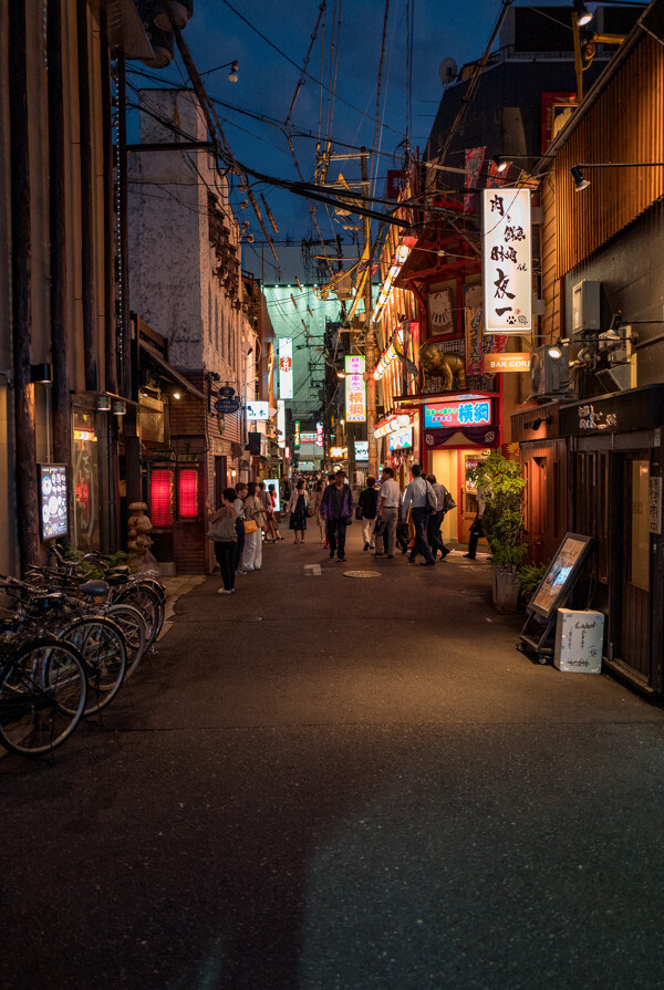 大阪夜景竖版街头