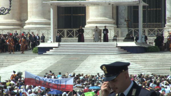 教皇在圣彼得斯广场的录像祈祷股票视频免费下载