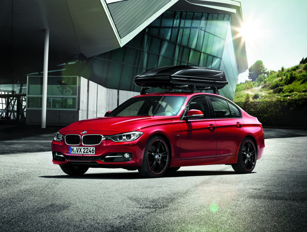 红色经典款BMW3系轿车图片