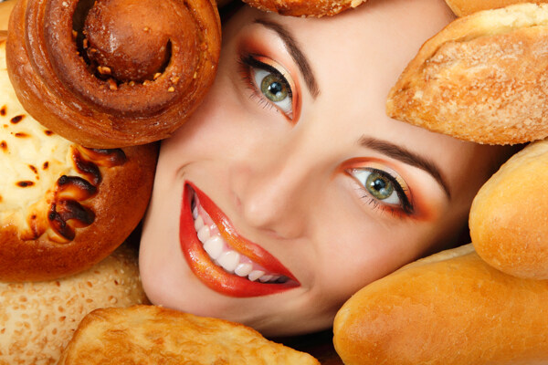 面包与美女的脸图片