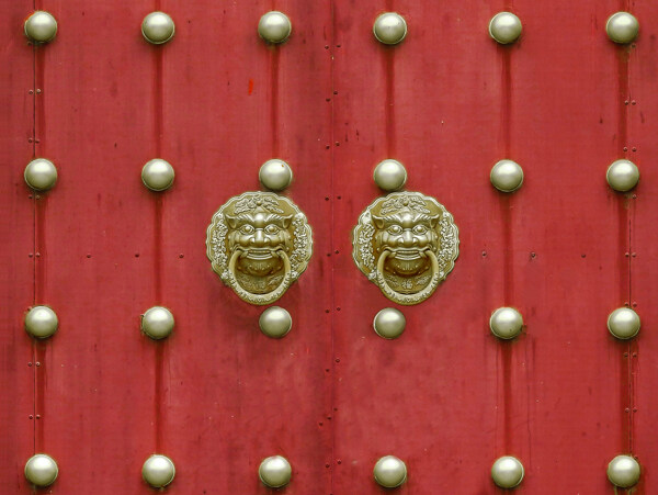 木门铜环中式复古背景海报素材图片