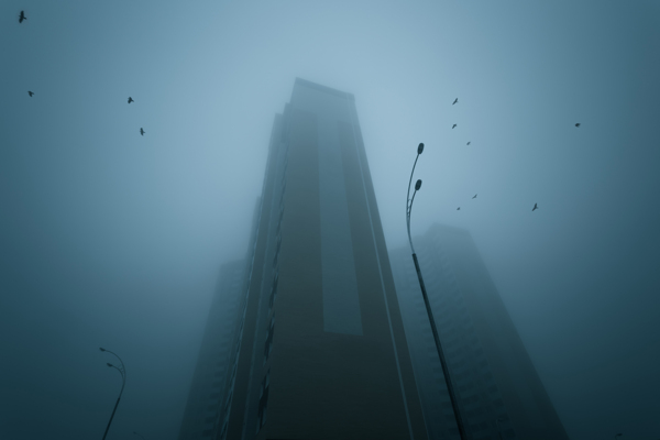雾霾笼罩的城市图片