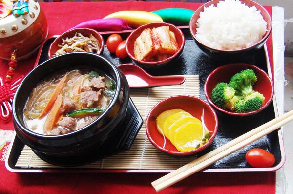 石锅牛肉汤饭图片