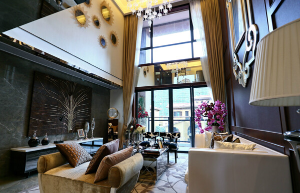 现代奢华客厅深褐色背景墙室内装修效果图