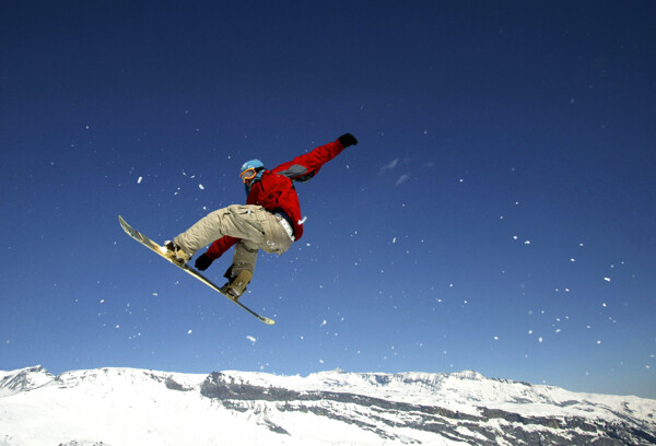 雪地腾飞男人滑雪PSD素材图片