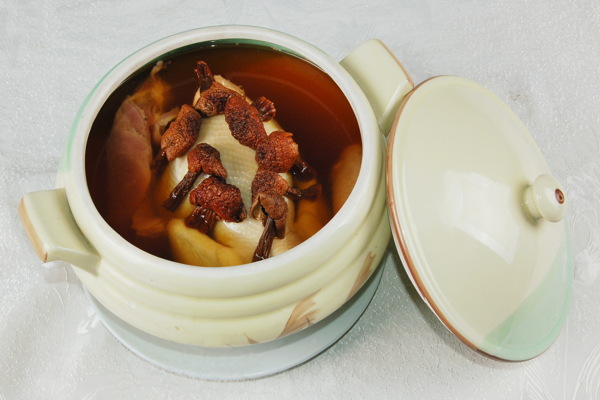 松茸菌燉黃老雞圖片
