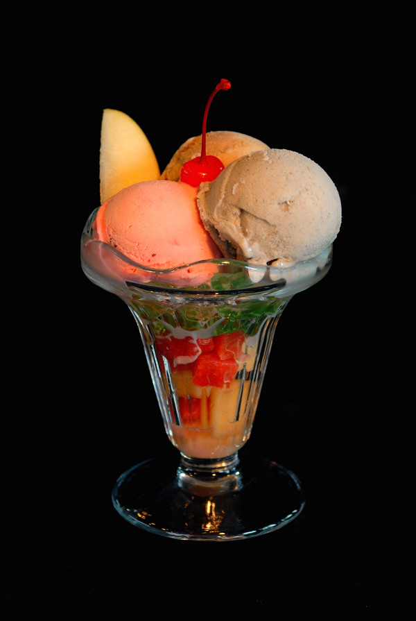 综合水果圣代雪糕冰淇淋奶酪冷饮图片
