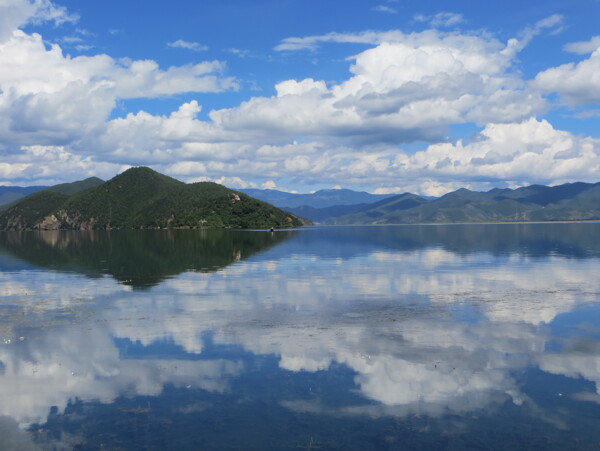 美丽的湖泊风景图片