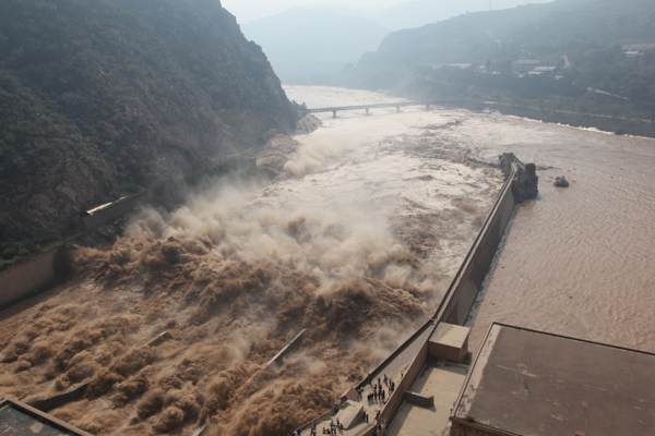 三门峡黄河大坝泄洪中流砥柱图片