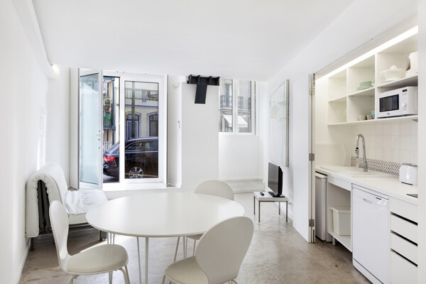 现代极简客厅白色圆形餐桌室内装修效果图