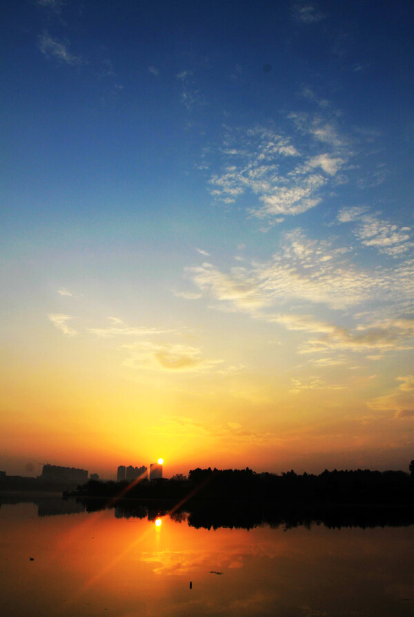 海邊夕陽圖