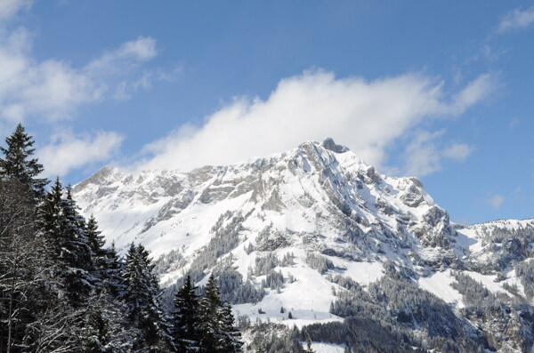瑞士阿尔卑斯铁力市雪山