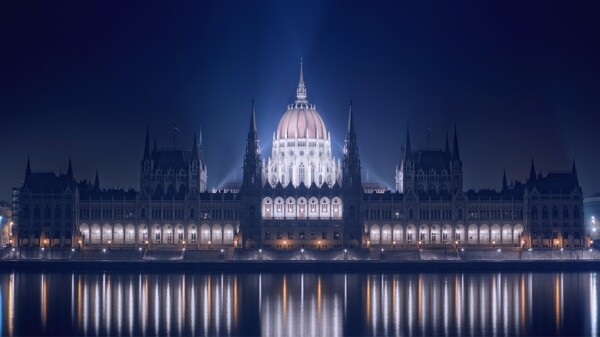 欧式宫殿夜景图片
