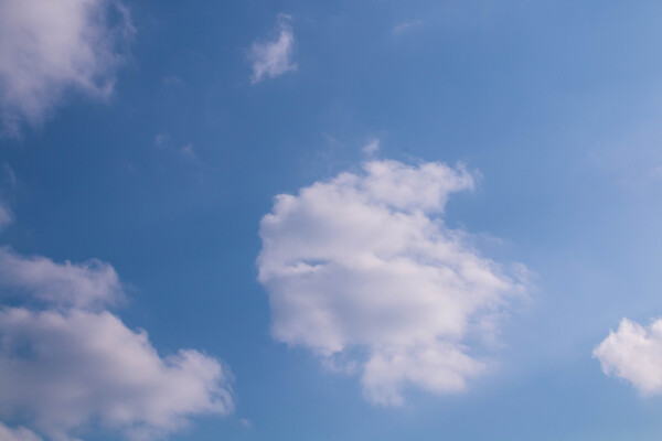 蓝色天空白色云朵海报