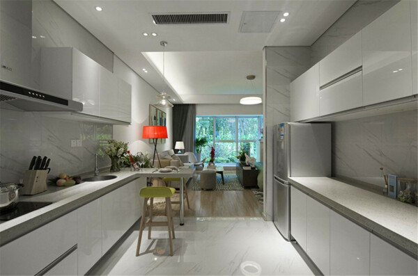 现代简约厨房亮面背景墙室内装修效果图