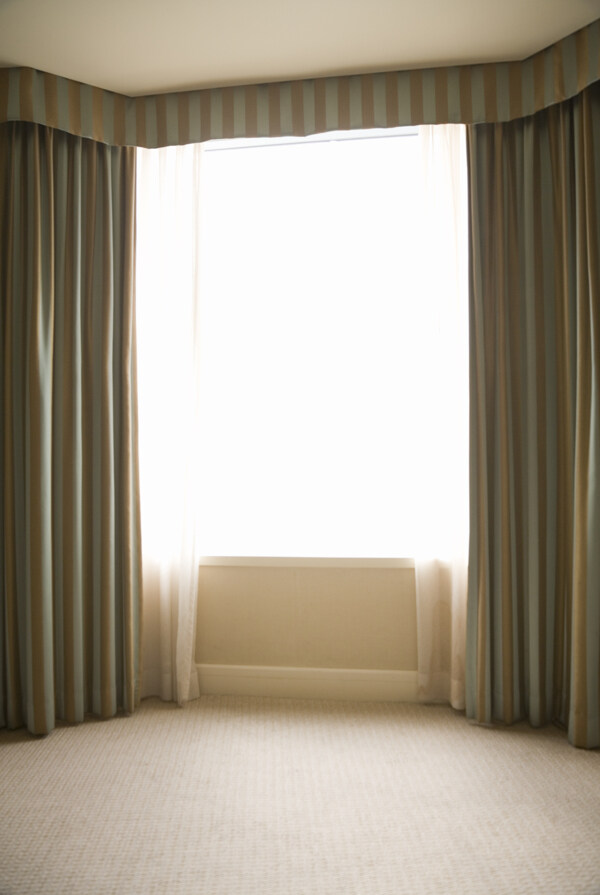 酒店的窗户及落地窗帘图片