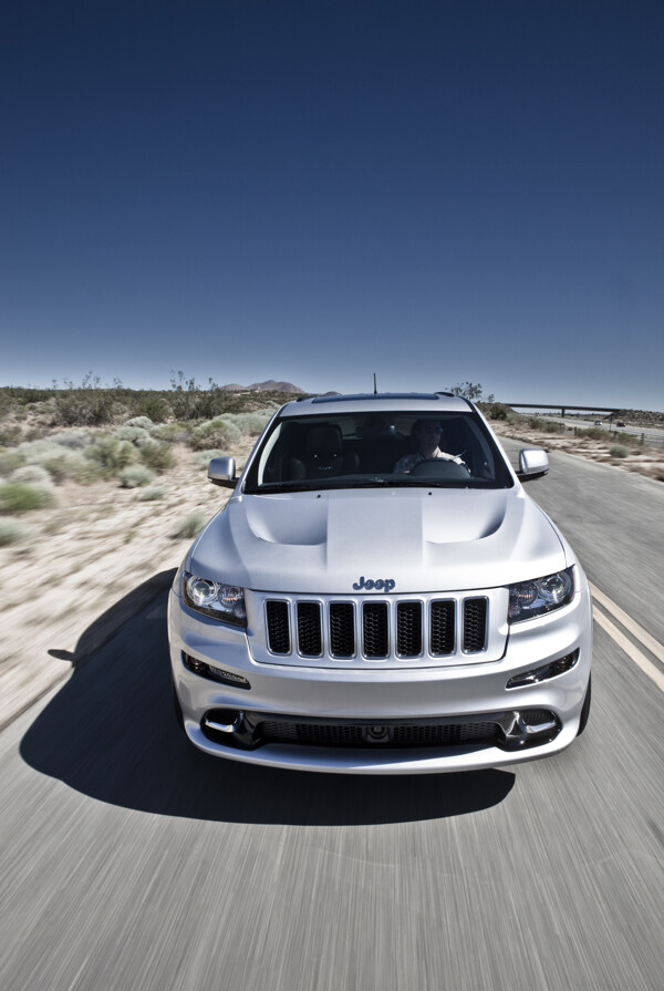 白色JEEP汽車(chē)圖片