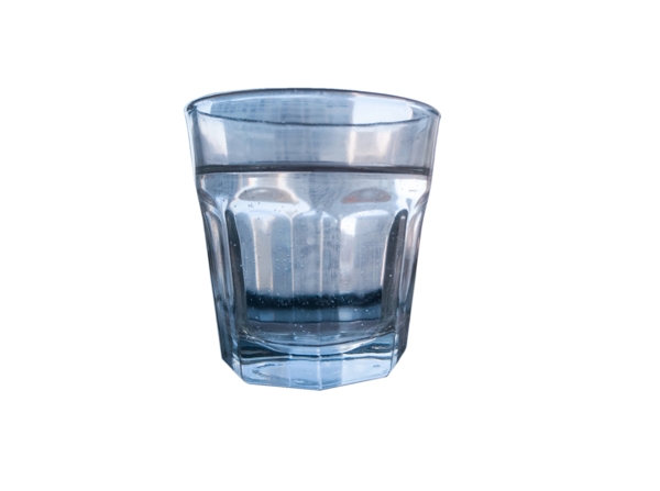 白色透明的玻璃杯png素材