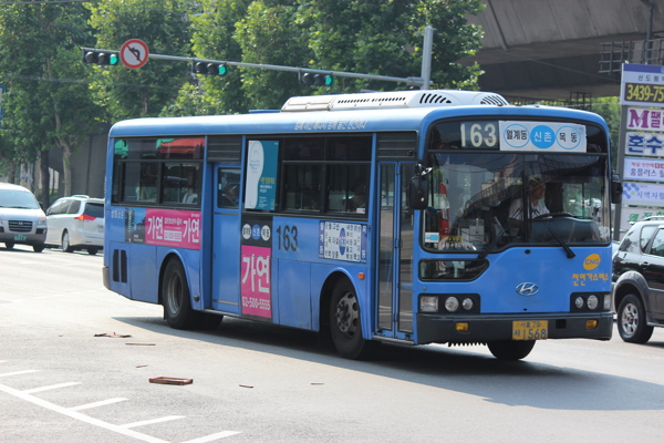 首尔的公共汽车图片