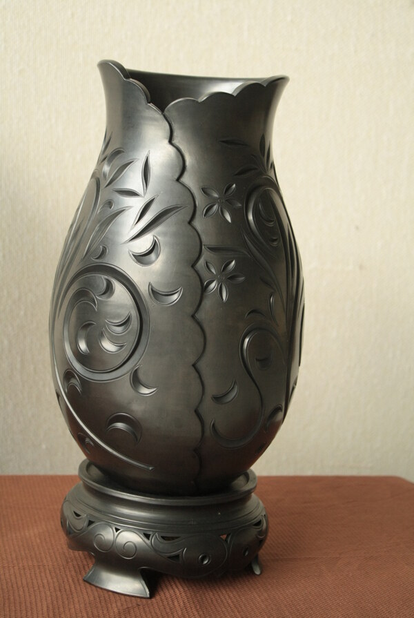 黑陶花瓶图片