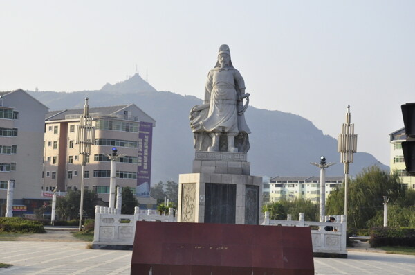 飛山廣場(chǎng)楊再思雕塑圖片