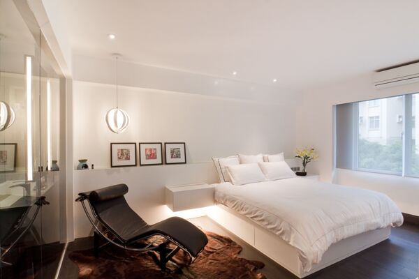 现代温馨卧室金褐色地毯室内装修效果图