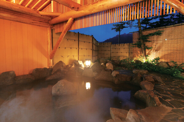 日本温泉汤池图片