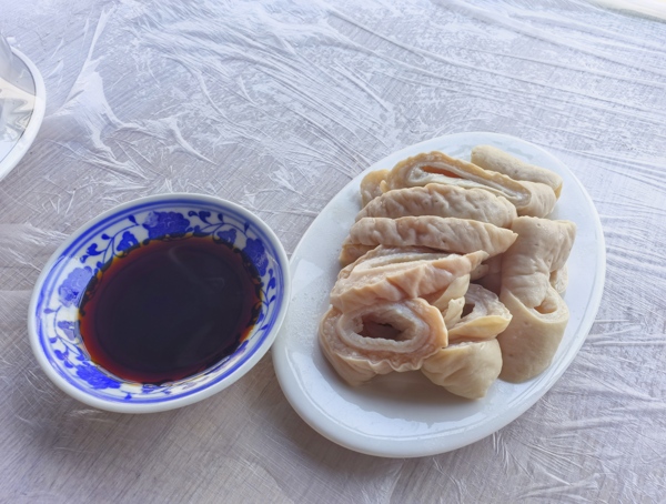本味水煮豬大腸原汁原味蘸醬油