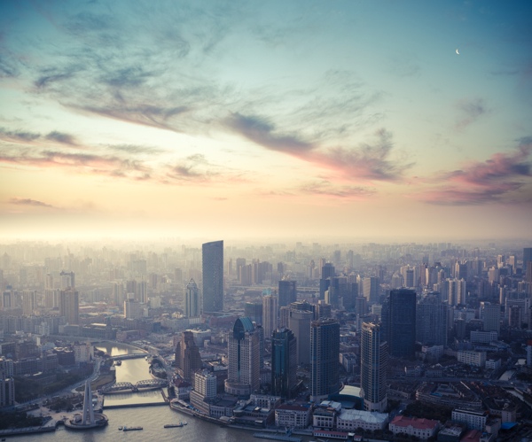 夕陽西下現(xiàn)代建筑都市的黃昏美景