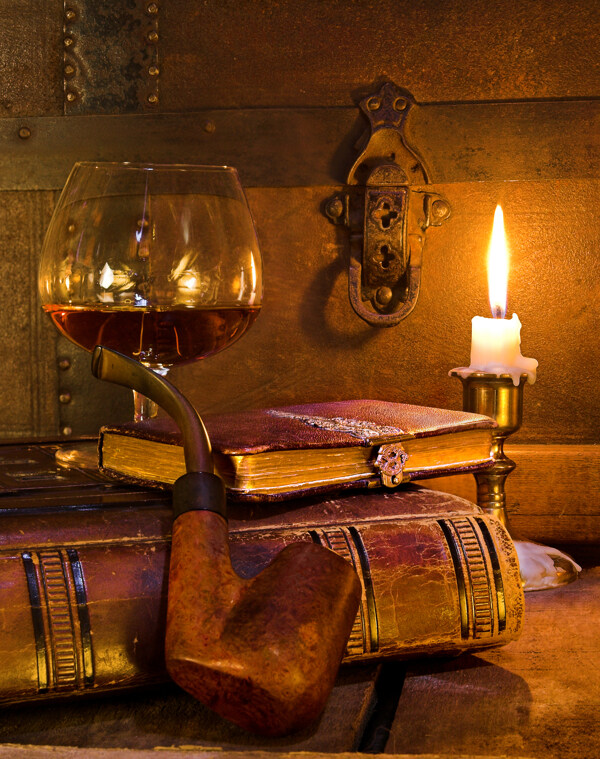 红酒与蜡烛图片