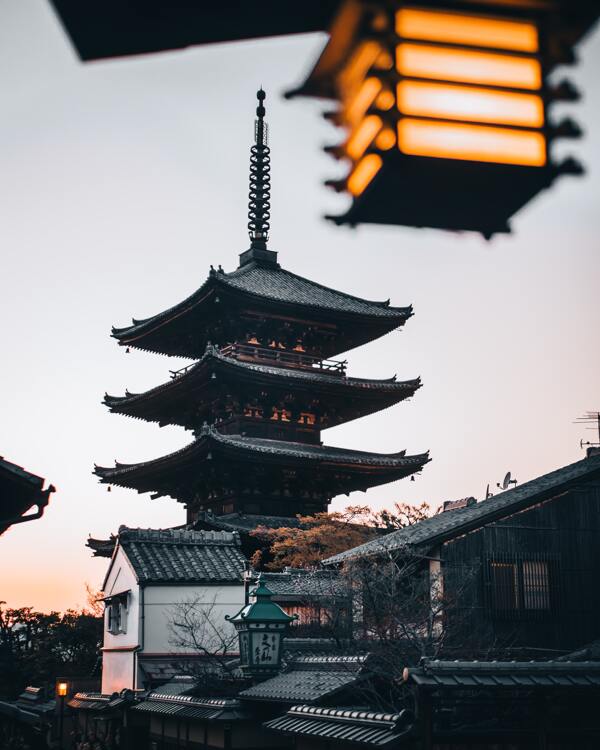 黄昏日本塔