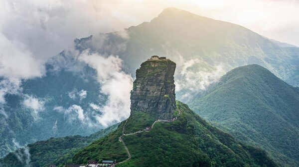 群山天空云彩风景