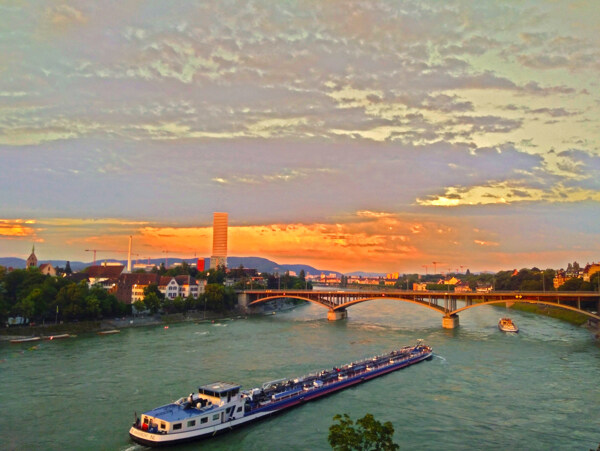 黄昏下的莱茵河