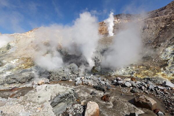 火山冒烟图片