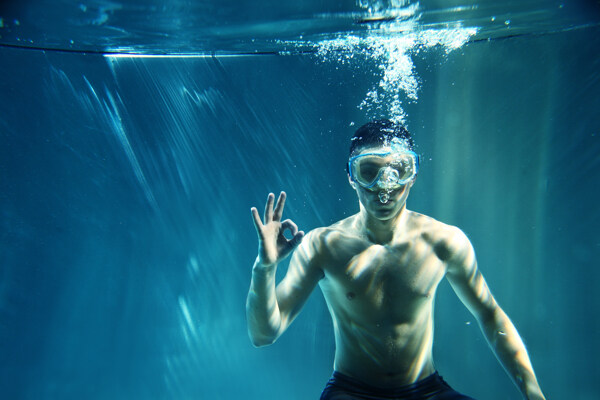 潜水体育运动员图片