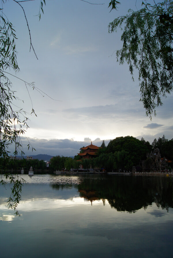 烟雨大观楼图片