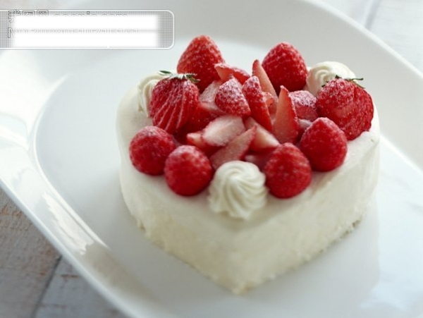 爱的餐点甜品心形草莓蛋糕