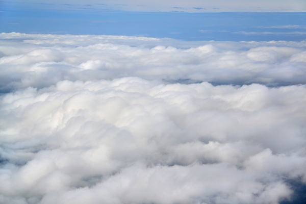 天空里的白云摄影图片